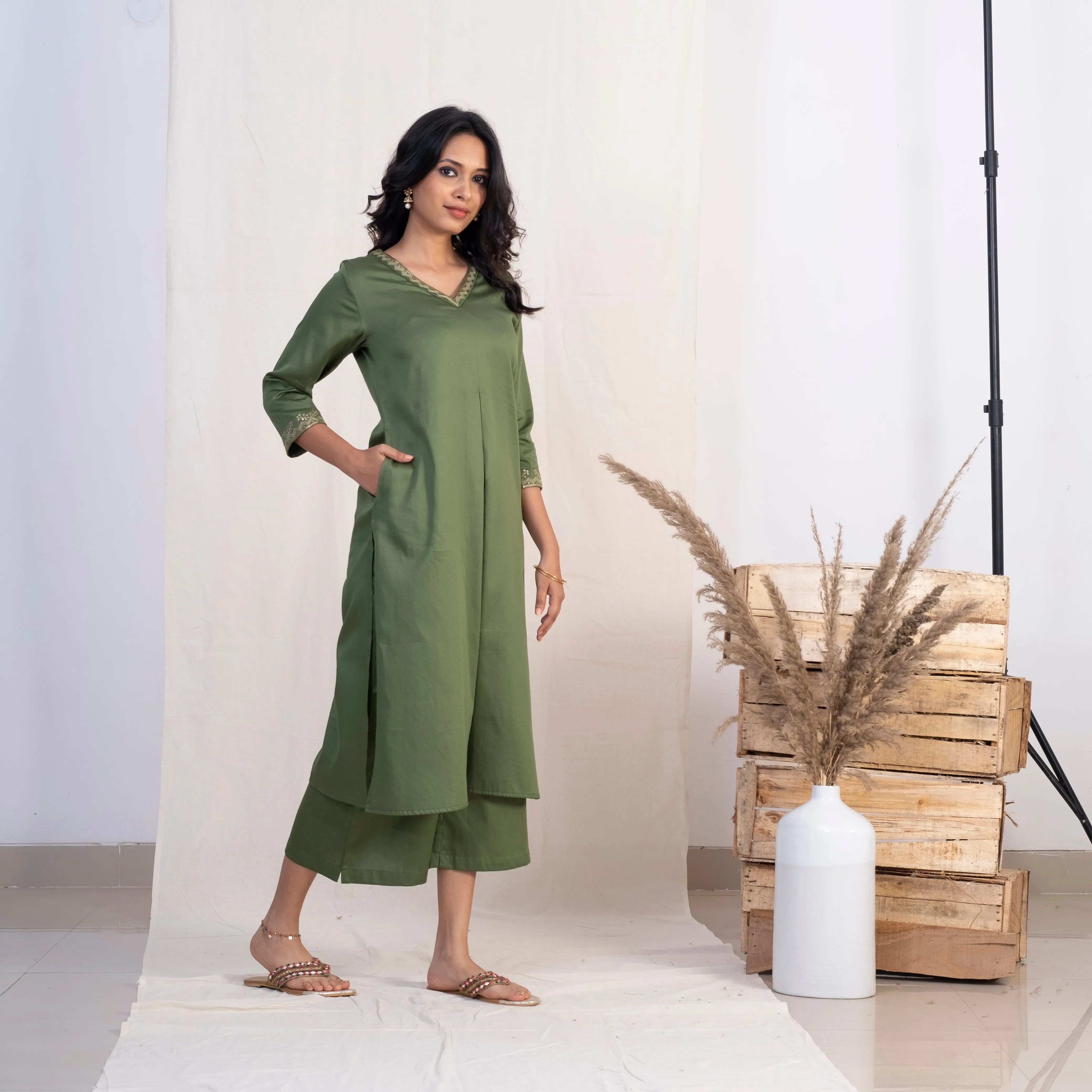 Akiso Green V Neck Single Pleat Kurta