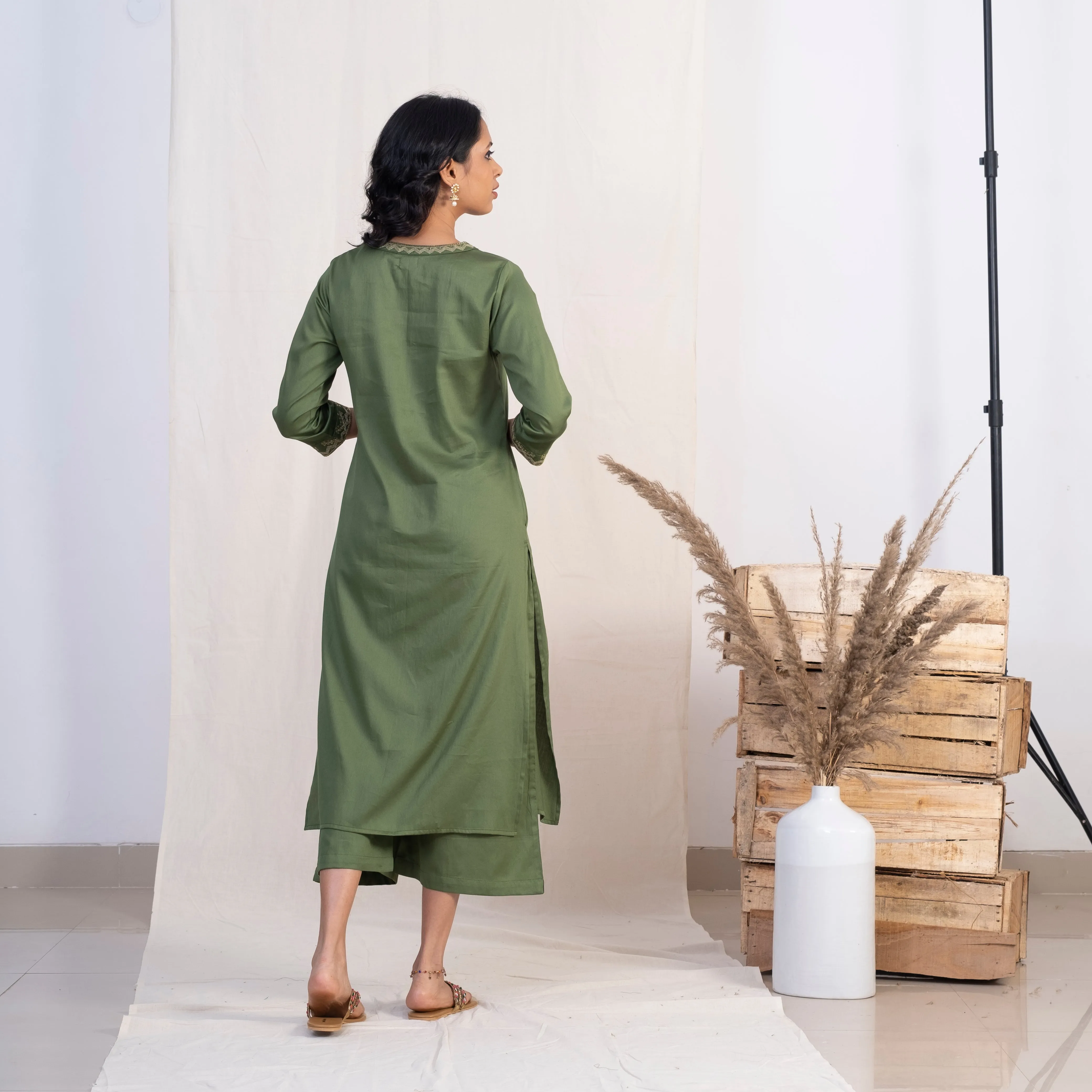 Akiso Green V Neck Single Pleat Kurta