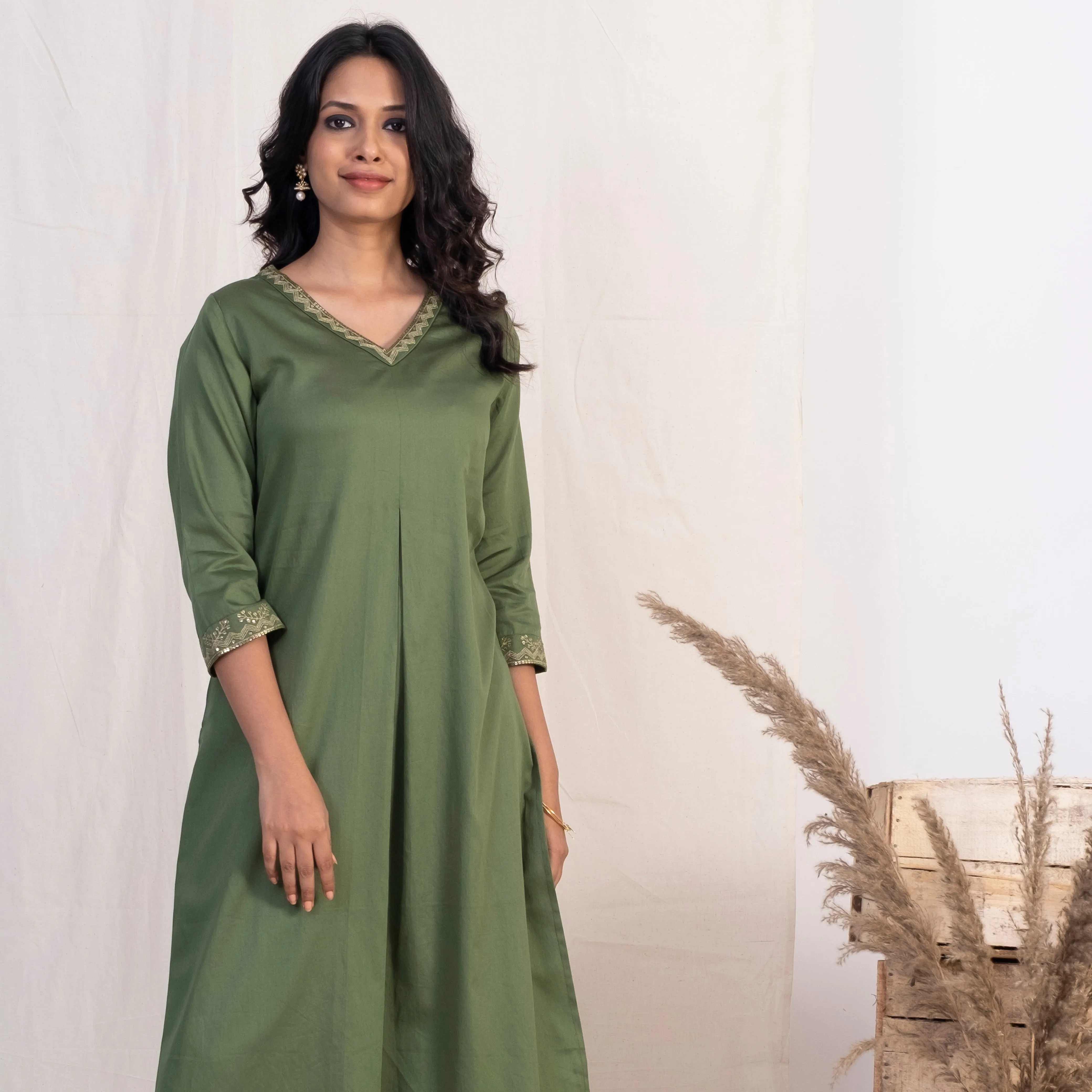 Akiso Green V Neck Single Pleat Kurta