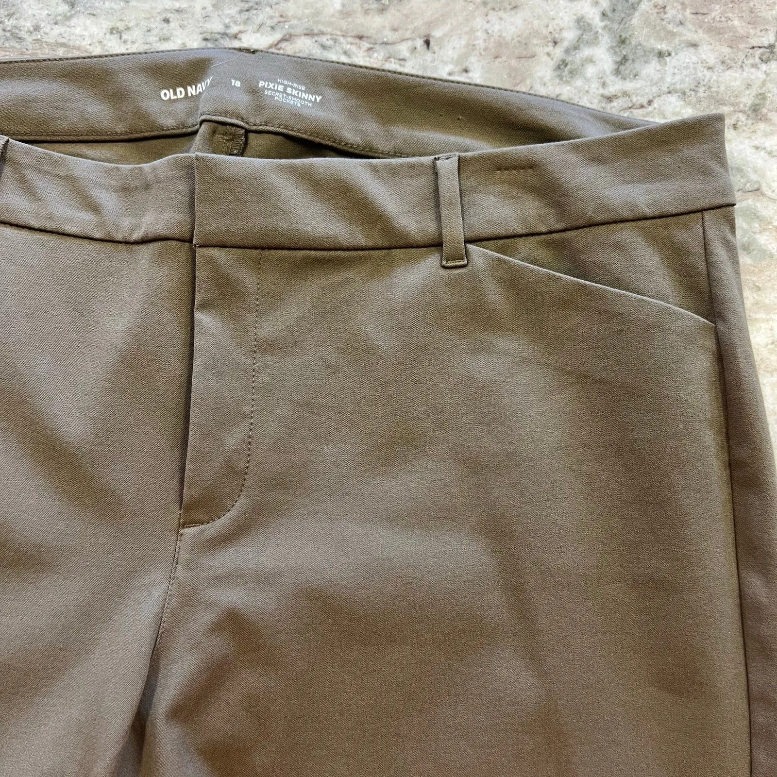 Old Navy High Rise Pixie Skinny Khaki Pants Women's Plus Size 18