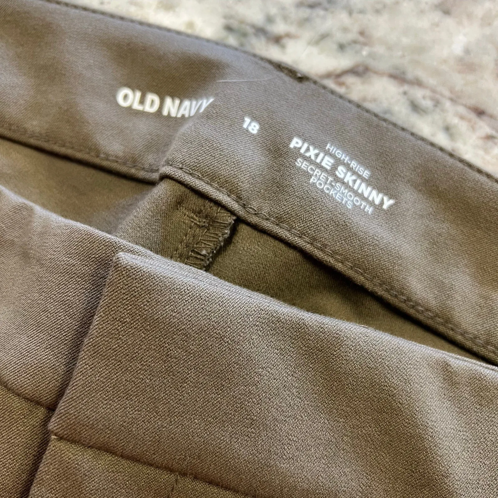 Old Navy High Rise Pixie Skinny Khaki Pants Women's Plus Size 18