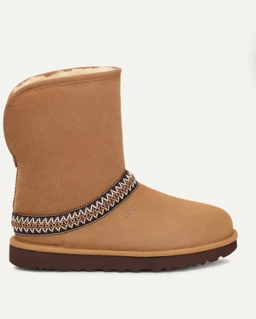 Ugg: Classic Short Crescent in Chestnut 1161770-CHE