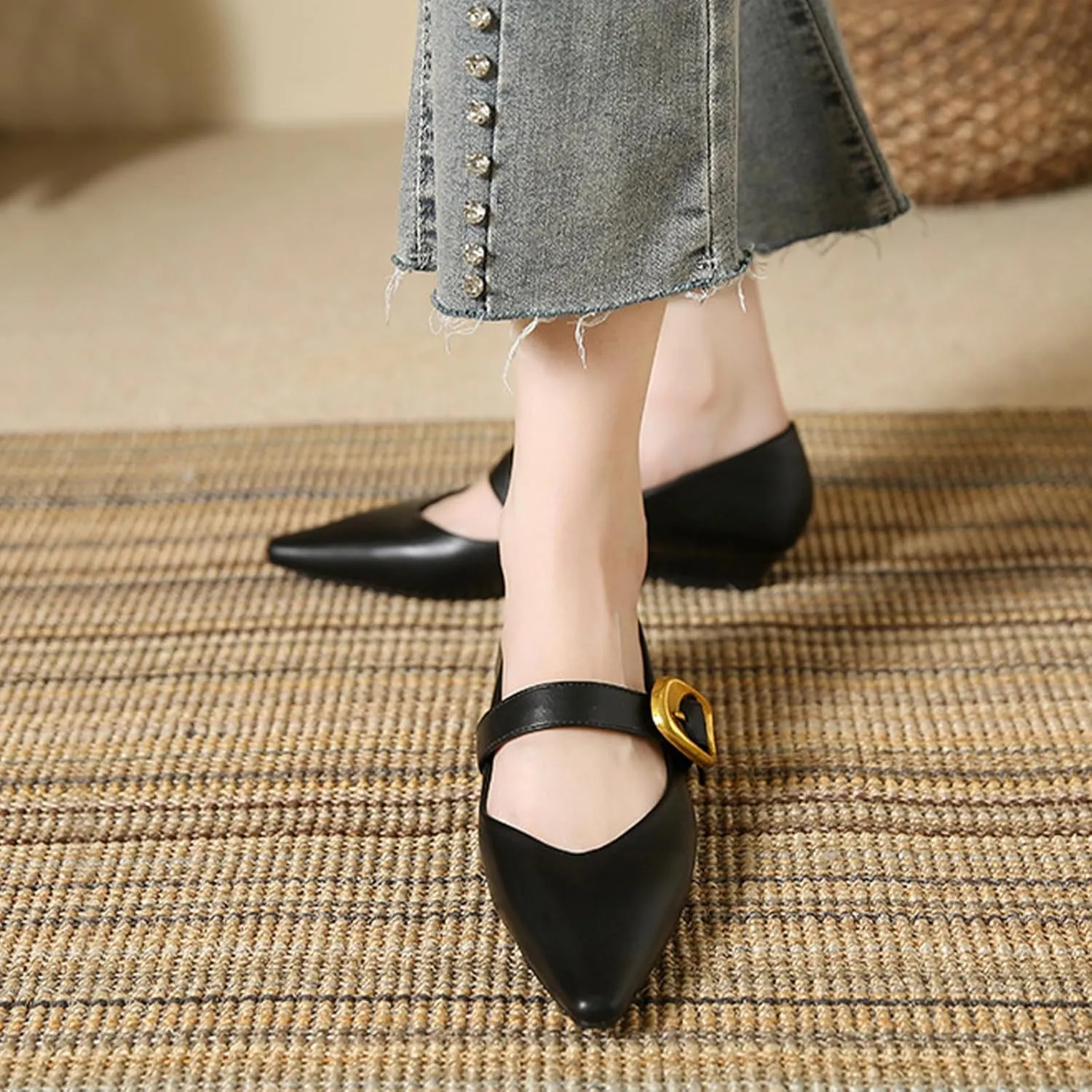 Women's Leather Closed Pointed Toe Mary Jane Flat Shoes Adjustable Buckle Slip On Comfortable Ballet Flats Casual Work Wedding Party Dress Shoes