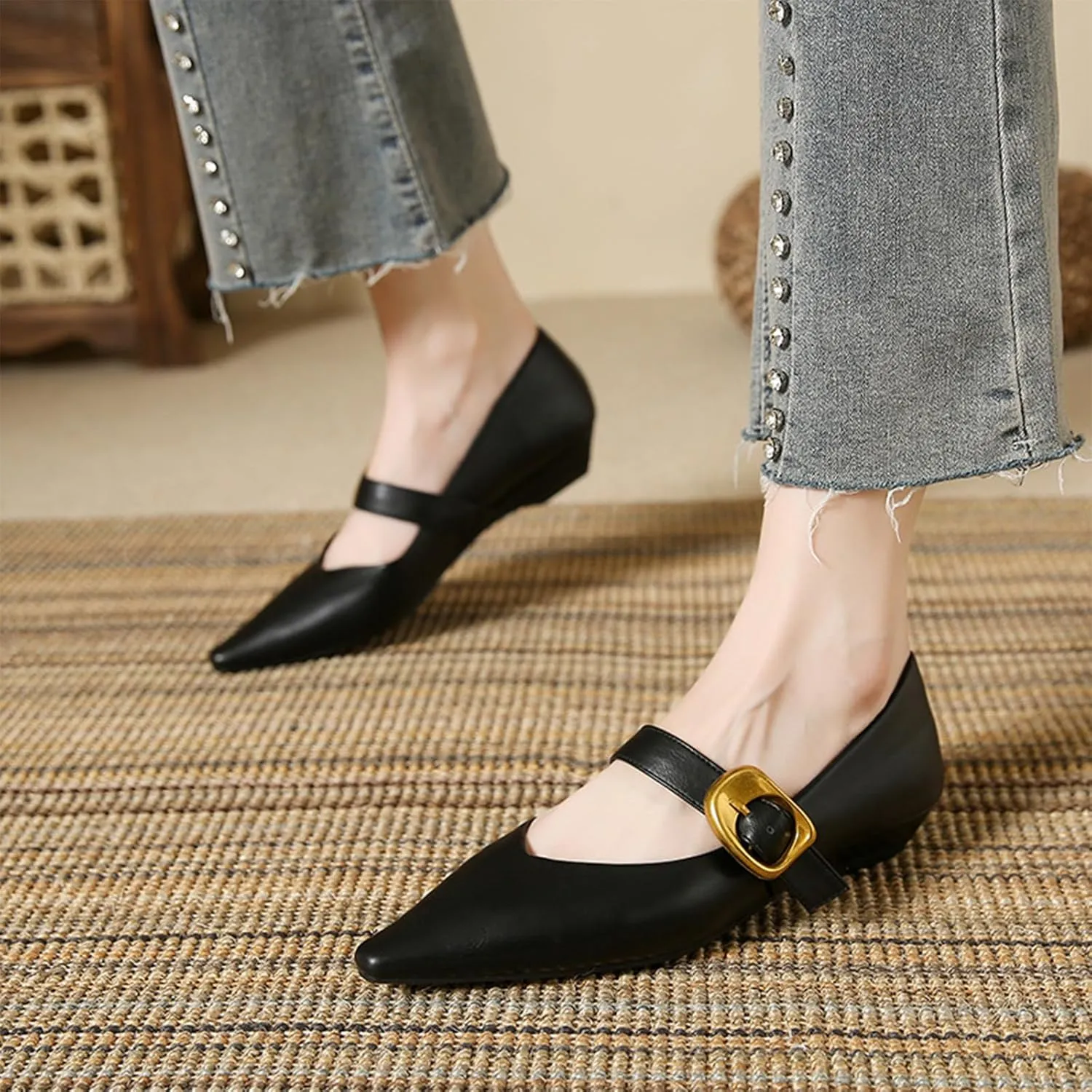 Women's Leather Closed Pointed Toe Mary Jane Flat Shoes Adjustable Buckle Slip On Comfortable Ballet Flats Casual Work Wedding Party Dress Shoes